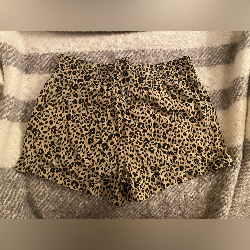 SHORTS - Picture 2 of 3